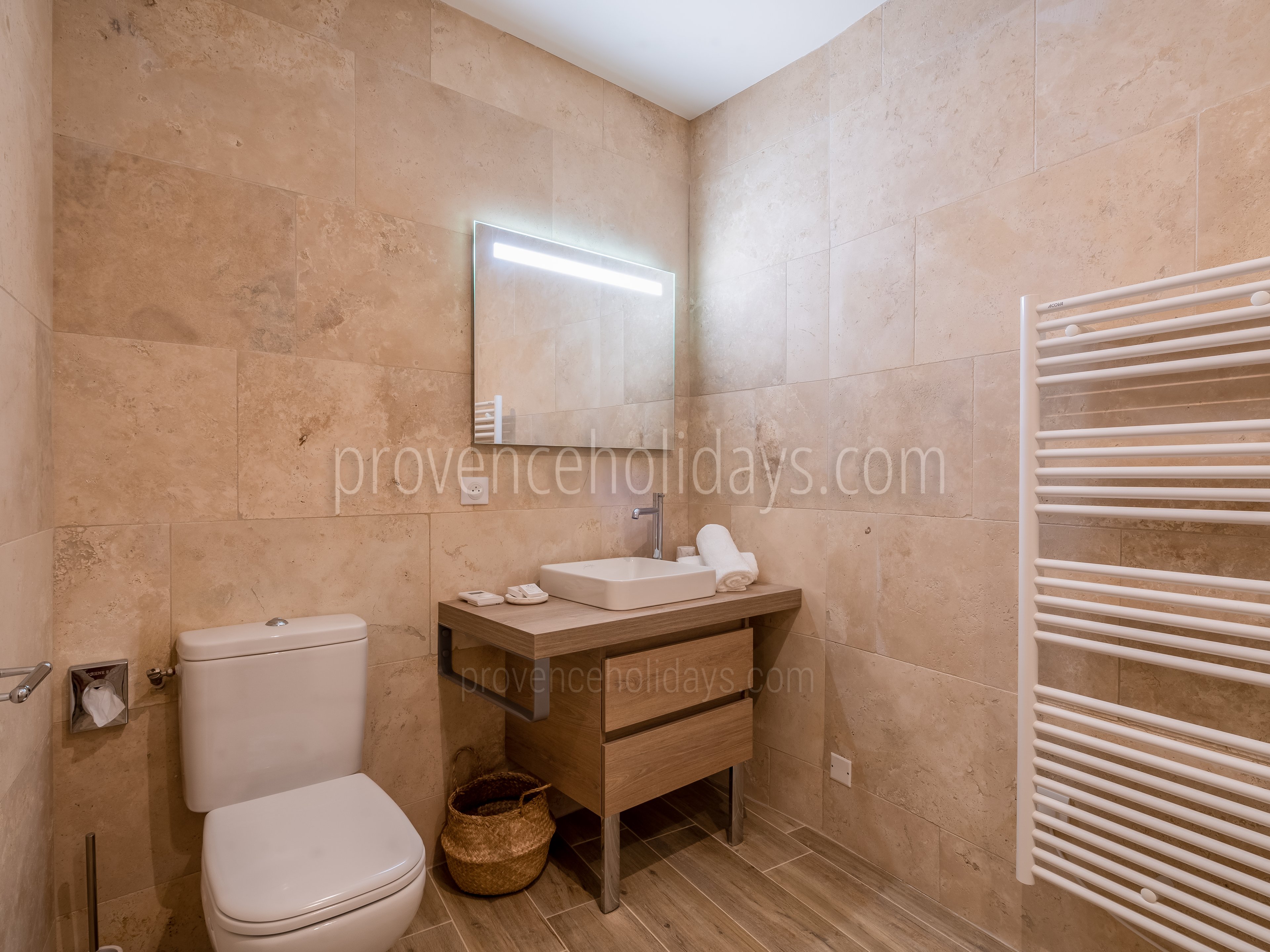 30 - Mas des Amandes: Villa: Bathroom