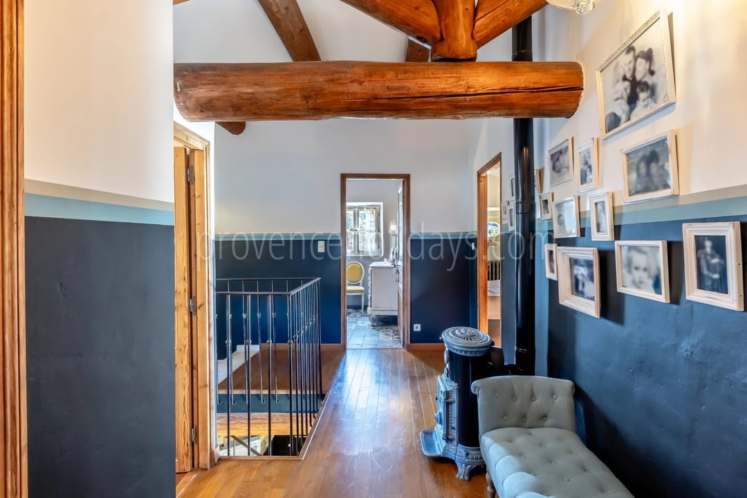 19 - Stone bastide in Cavaillon: Villa: Interior