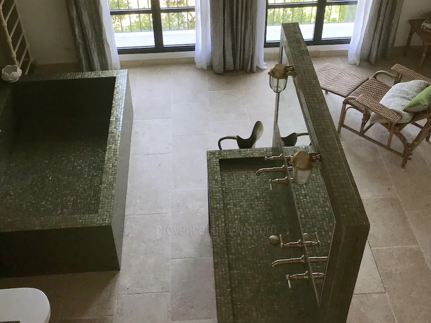 37 - Bastide de Goult: Villa: Bathroom