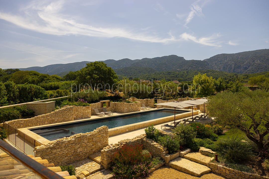 45 - Grand Mas d\'Oppède: Villa: Exterior