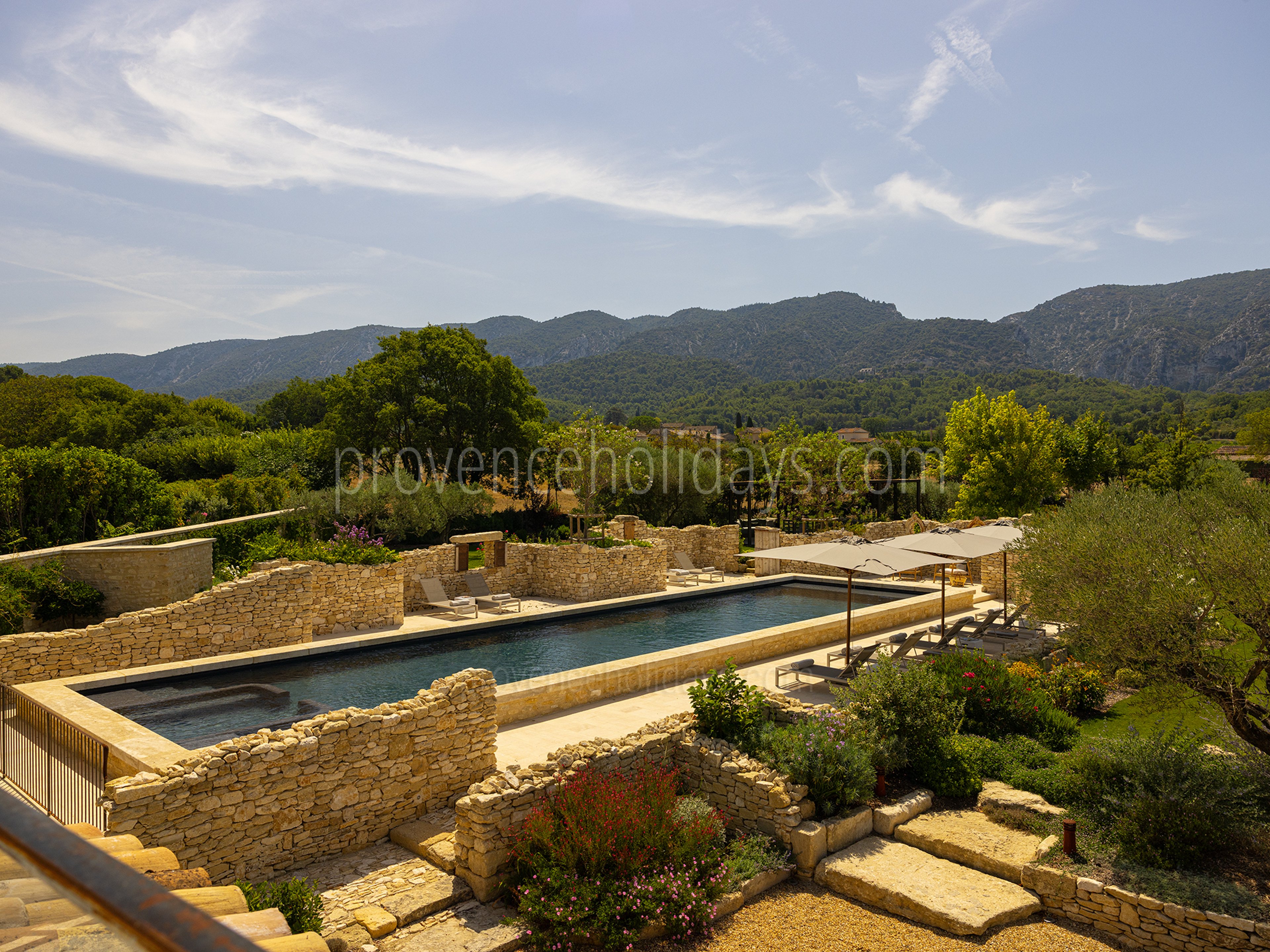 45 - Grand Mas d\'Oppède: Villa: Exterior