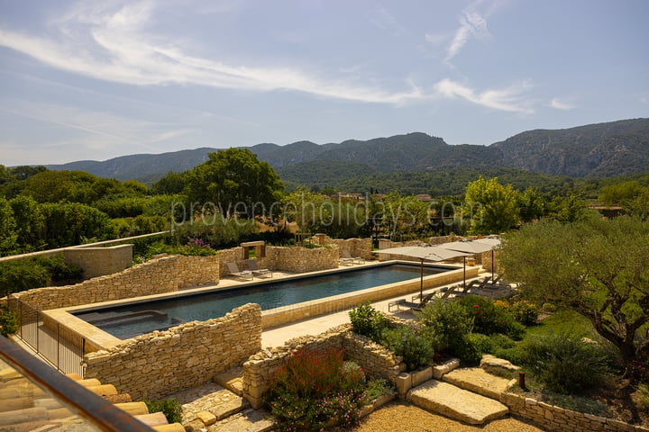 45 - Grand Mas d\'Oppède: Villa: Exterior