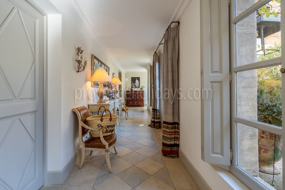 19 - La Tour d\'Oppède: Villa: Interior