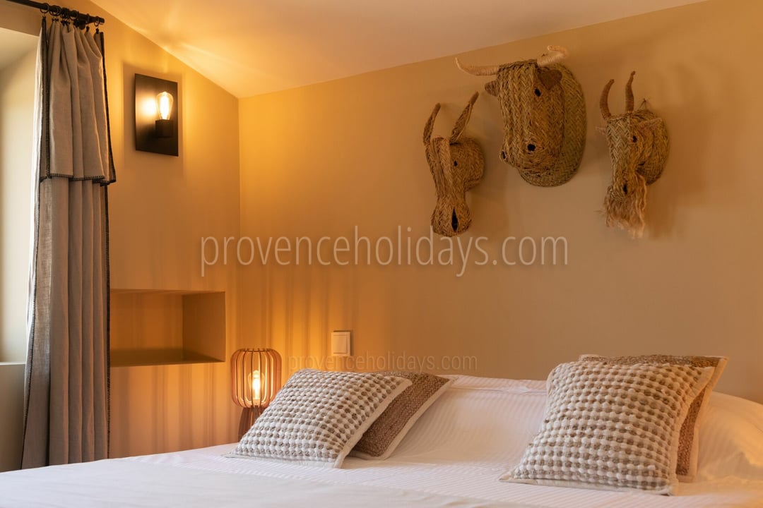 16 - Mas de Provence: Villa: Interior