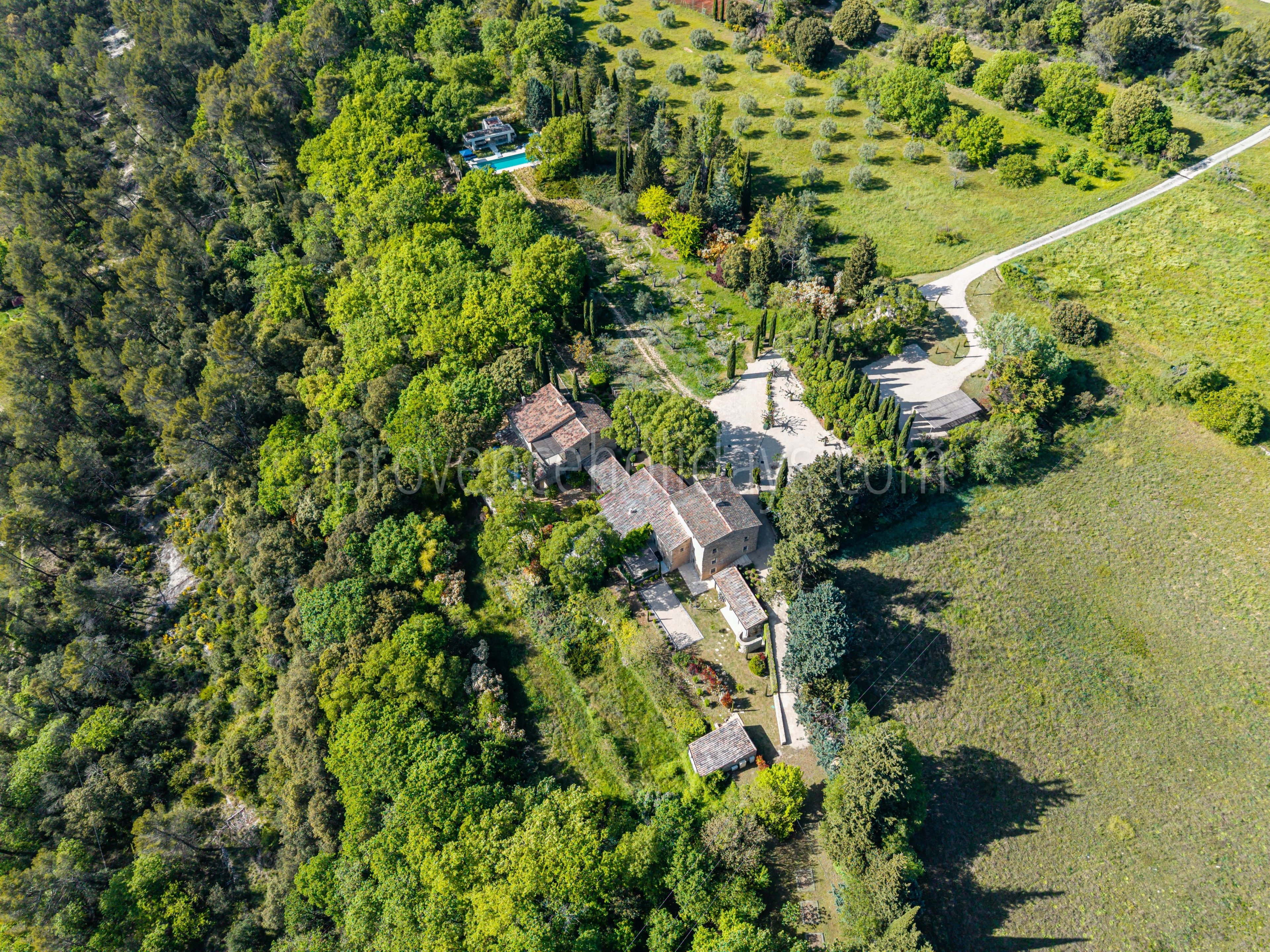 29 - Stone Property in Ménerbes: Villa: Exterior
