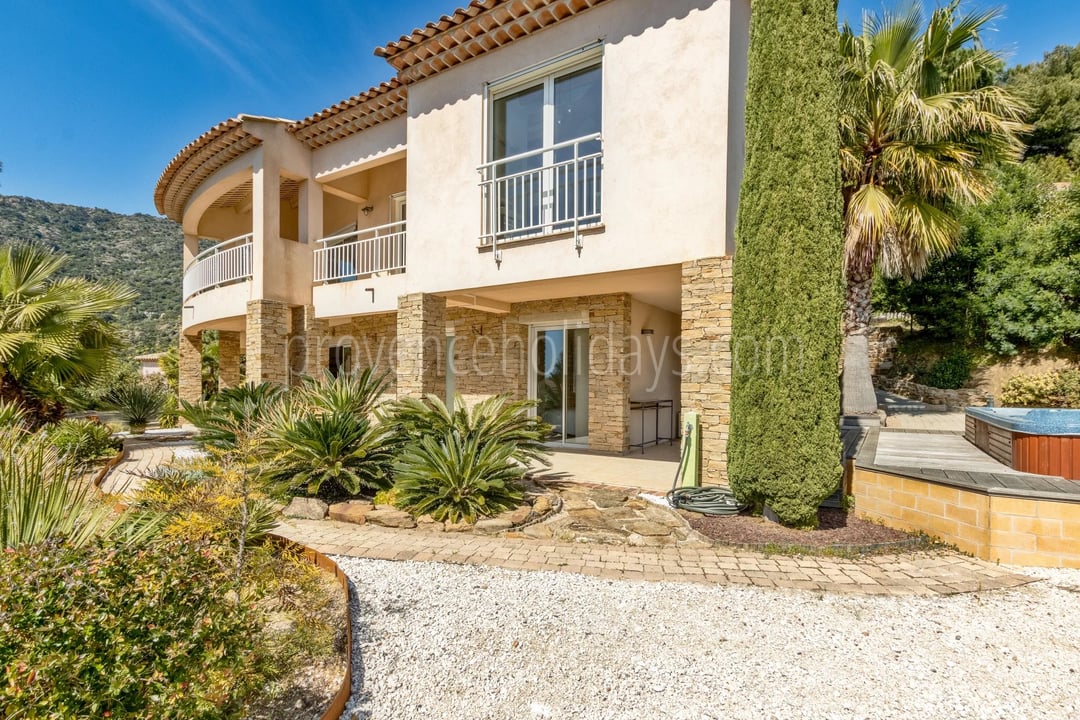 7 - Villa en bord de mer au Lavandou: Villa: Exterior