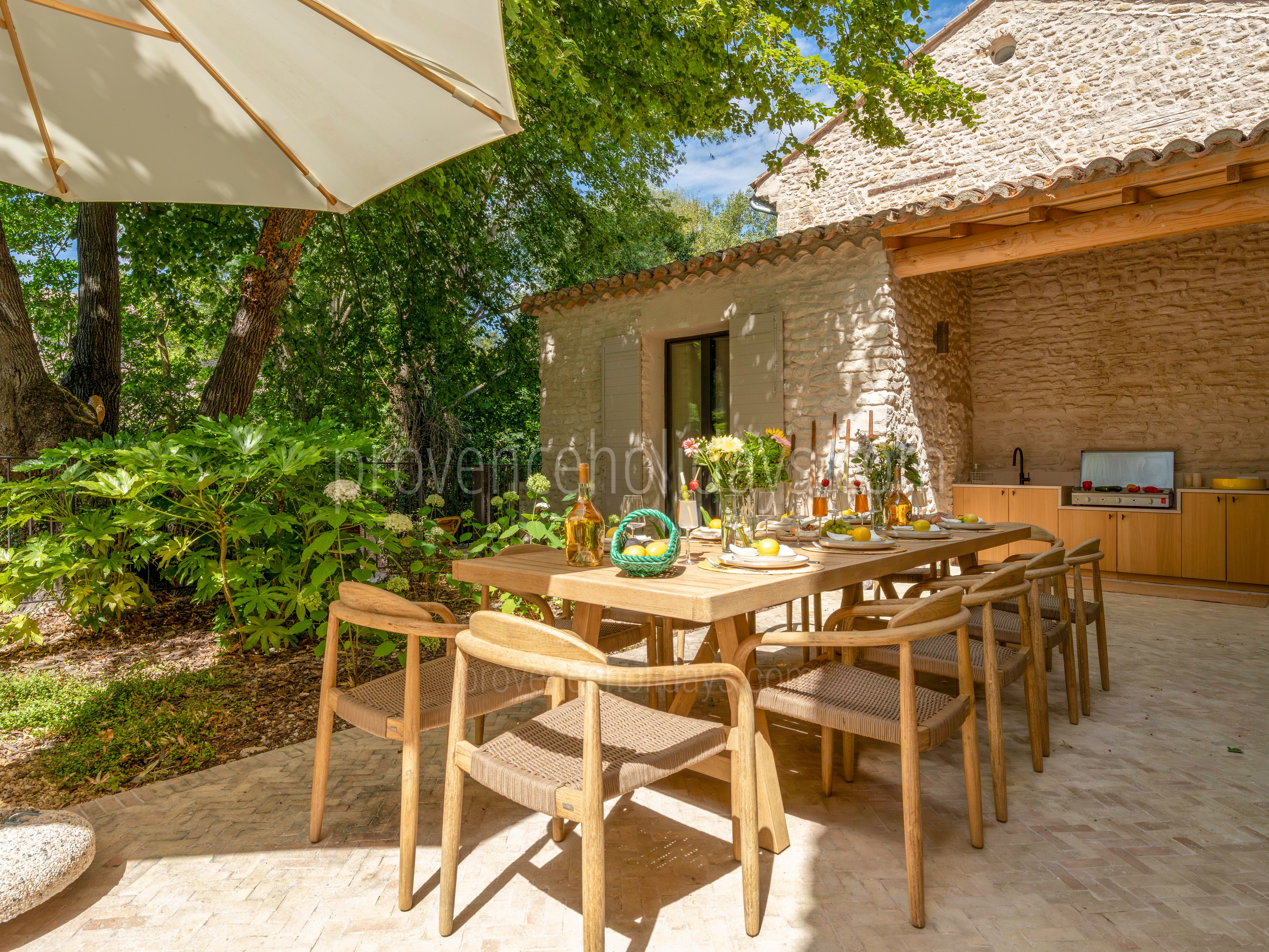 10 - Domaine de la Sorgue: Villa: Exterior