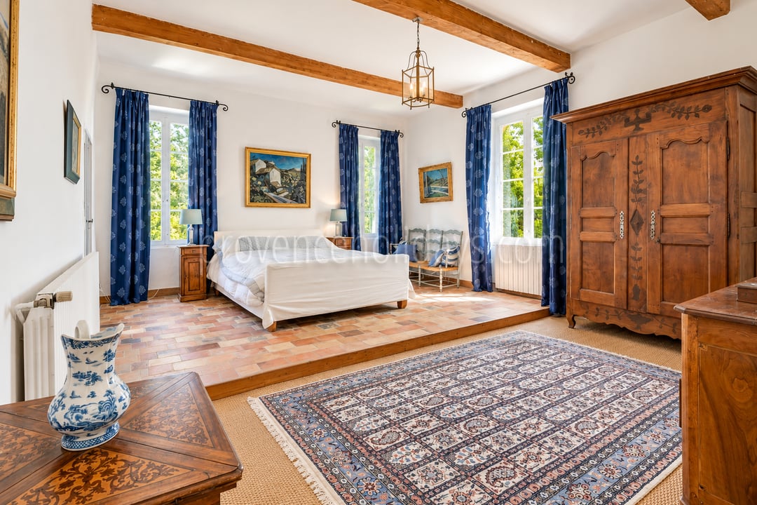 17 - Farmhouse with outbuildings in Lambesc: Villa: Bedroom