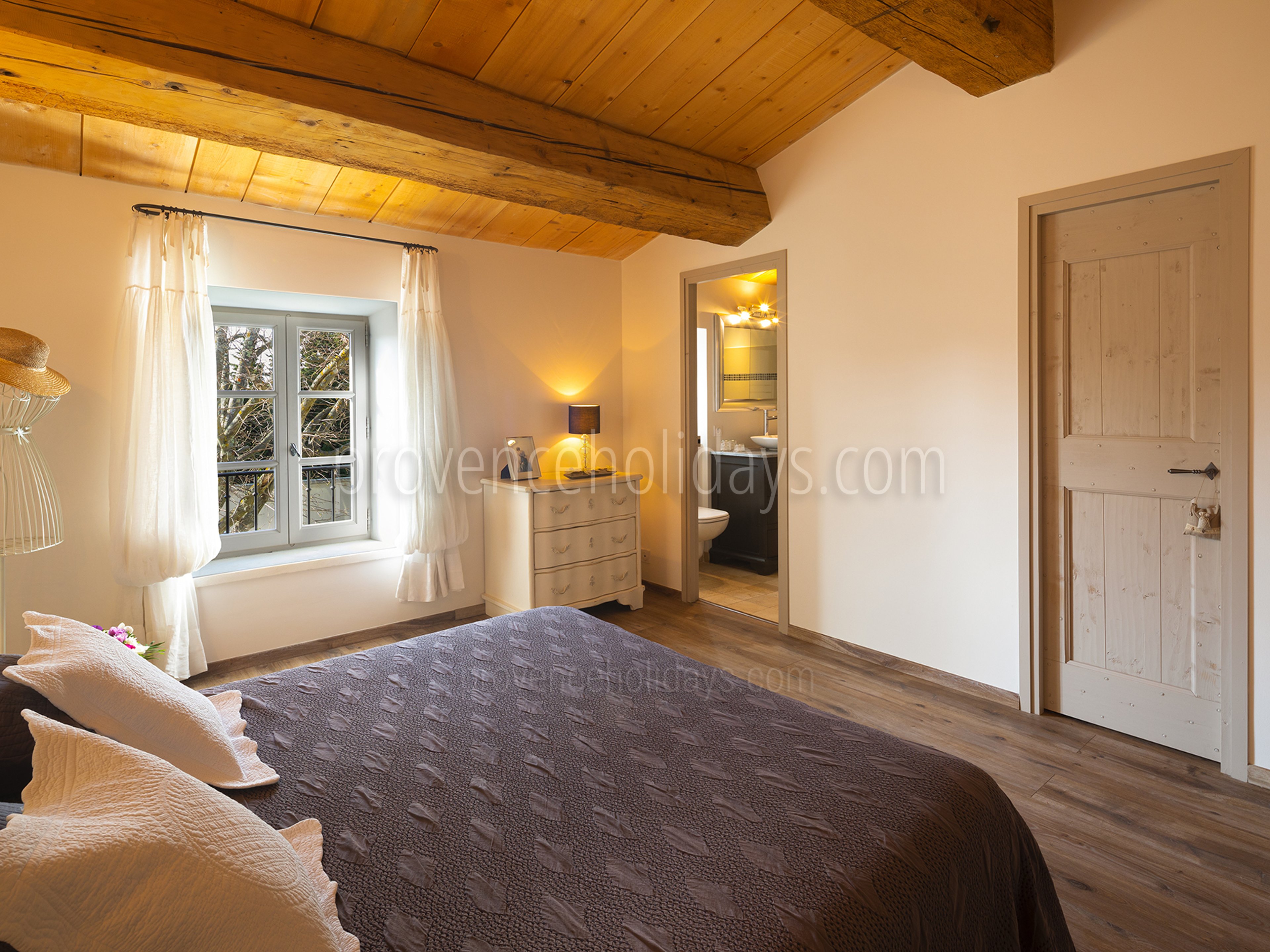 11 - Maison Eyguières: Villa: Bedroom