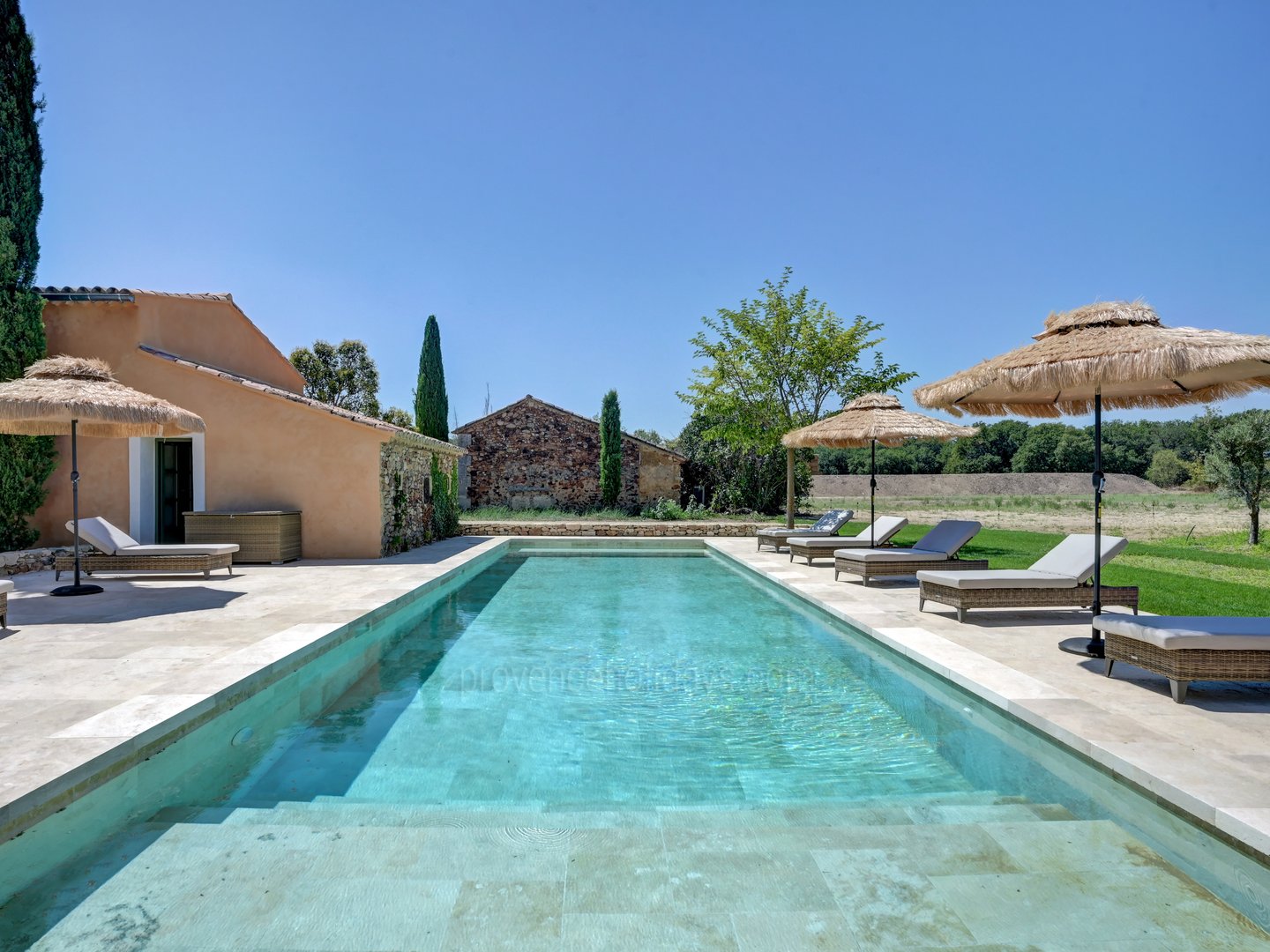 100 - Le Mas de Prestige: Villa: Exterior