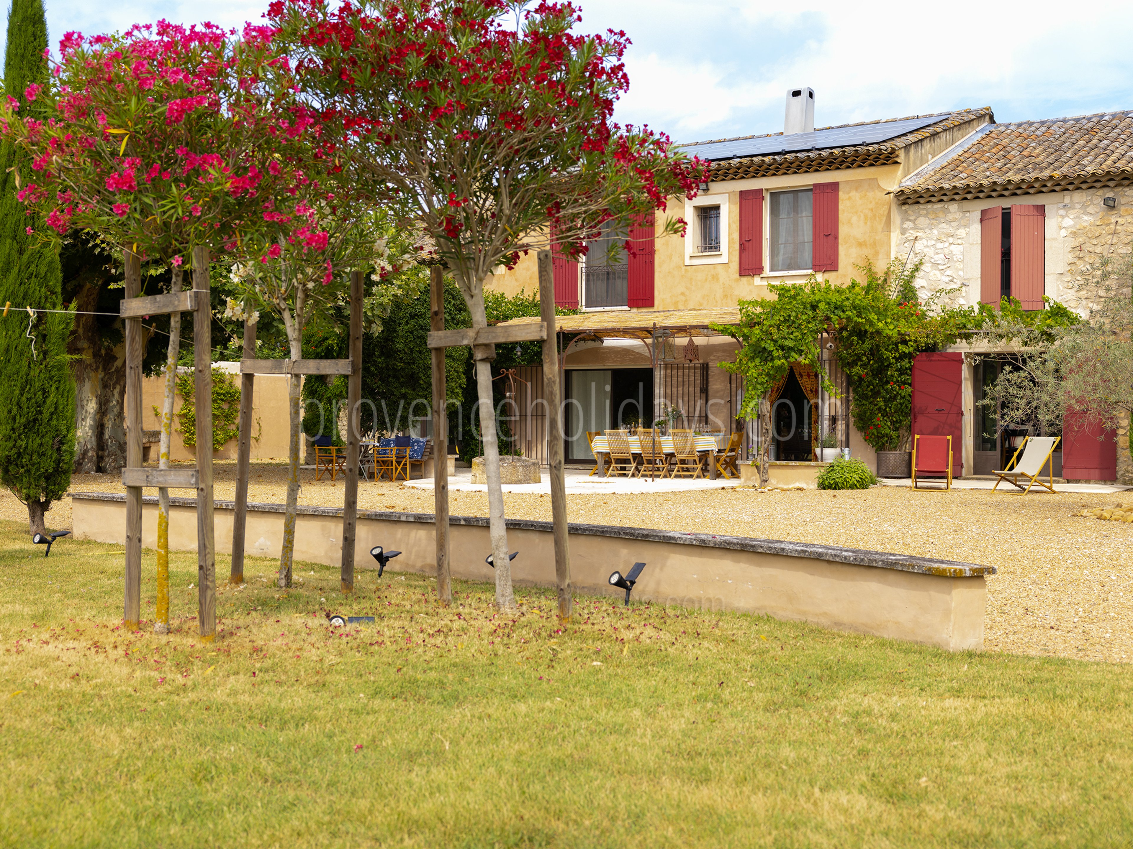26 - Le Mas d\'Orgon: Villa: Exterior