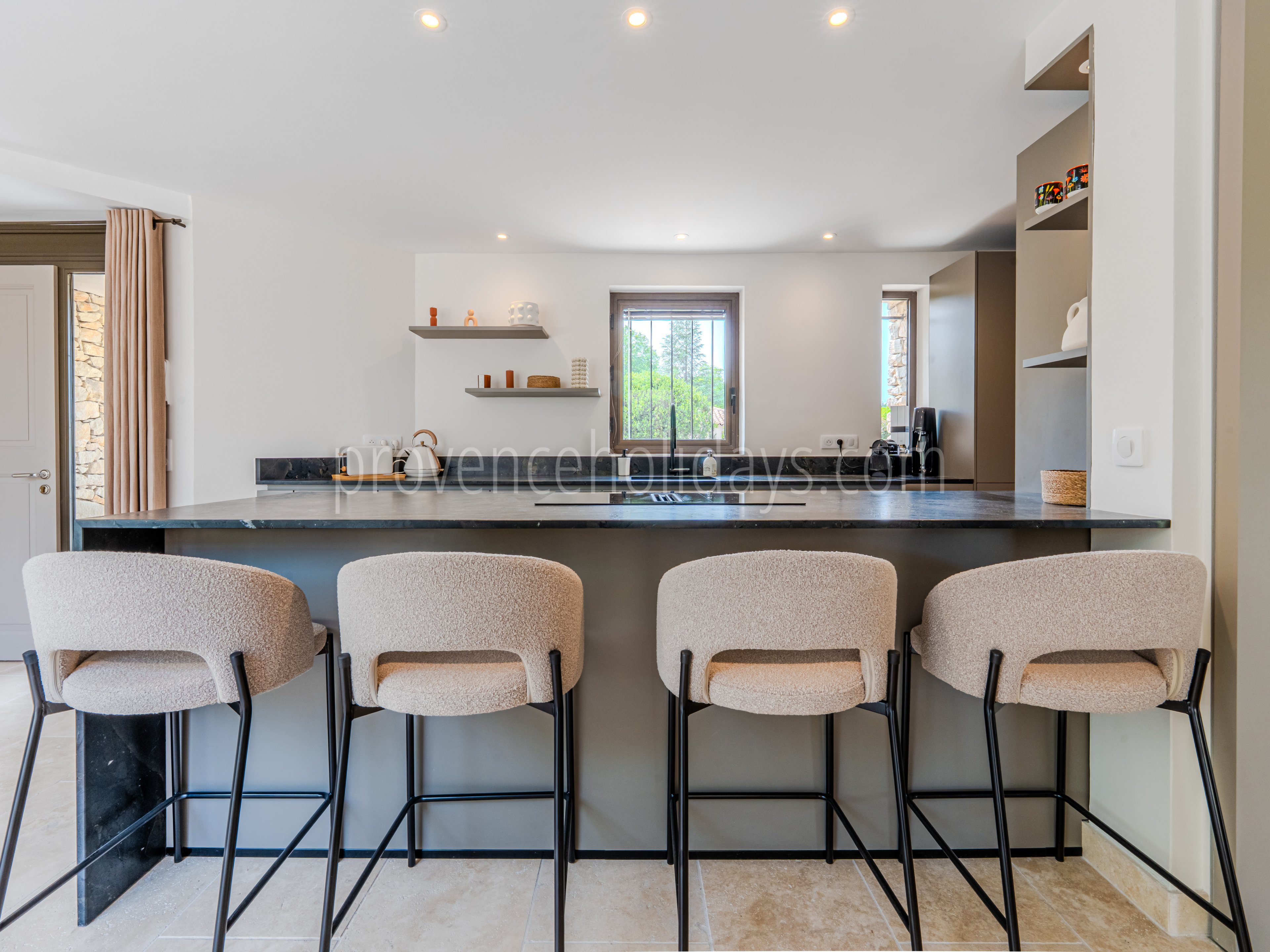 7 - Mas de la Rivière Secrète: Villa: Interior
