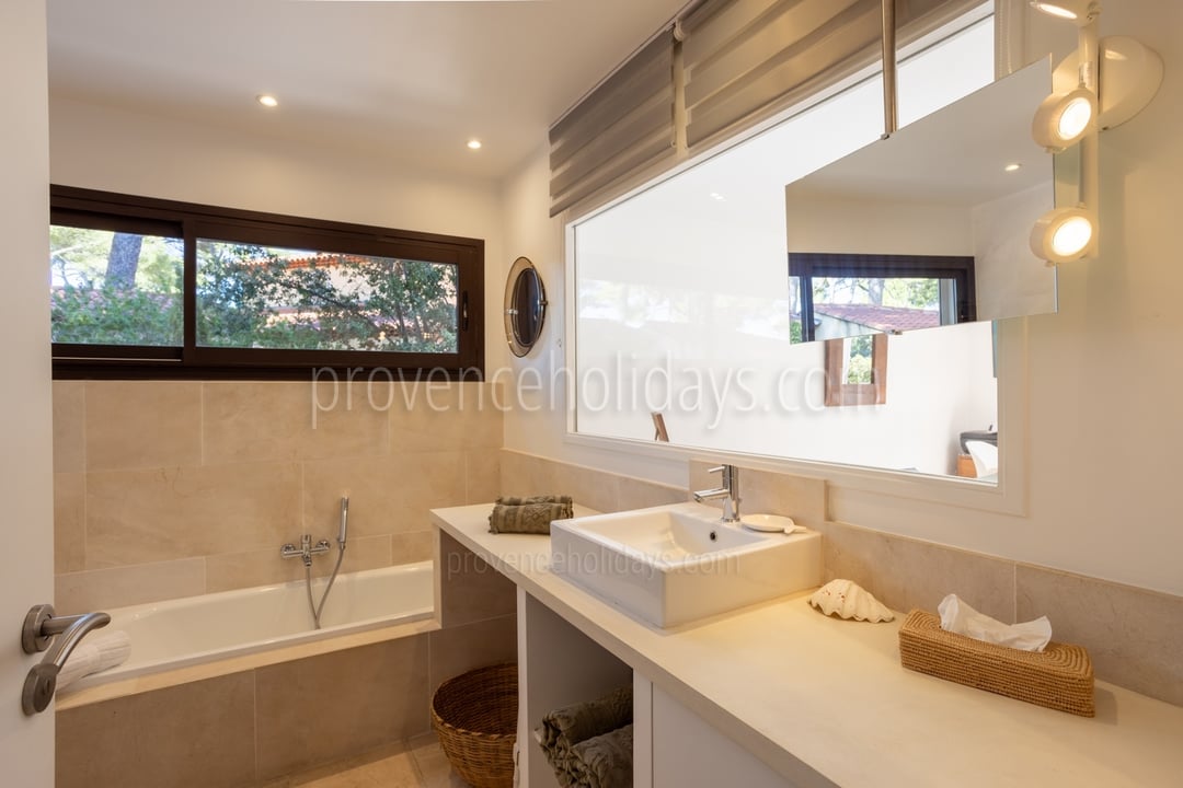 19 - Villa Corail: Villa: Bathroom