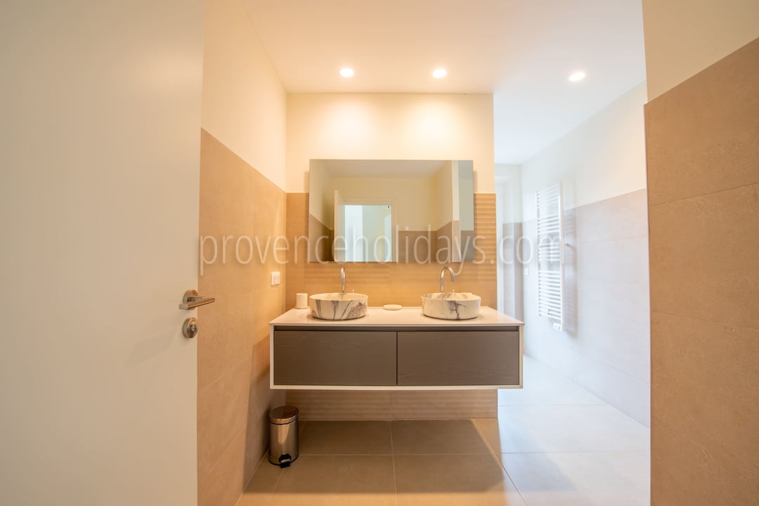 4 - Villa Heaven: Villa: Bathroom