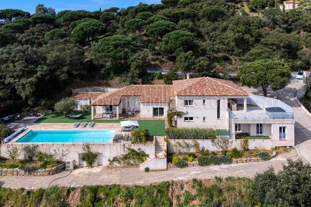 27 - Villa Elegance de Gigaro: Villa: Exterior