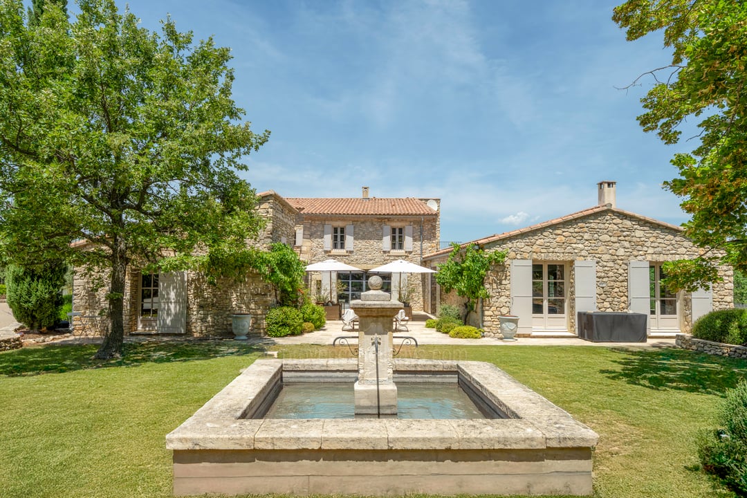 49 - Mas de Saint-Jean: Villa: Exterior