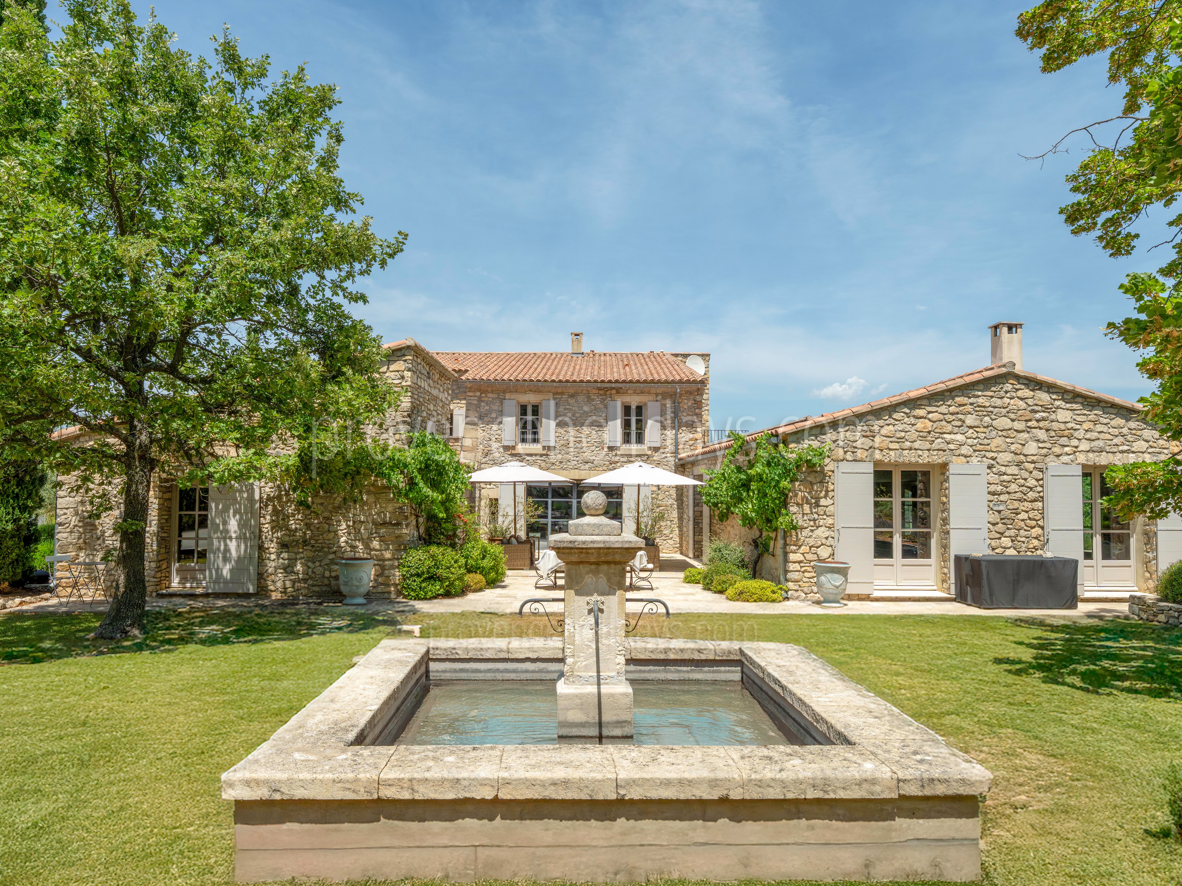 49 - Mas de Saint-Jean: Villa: Exterior