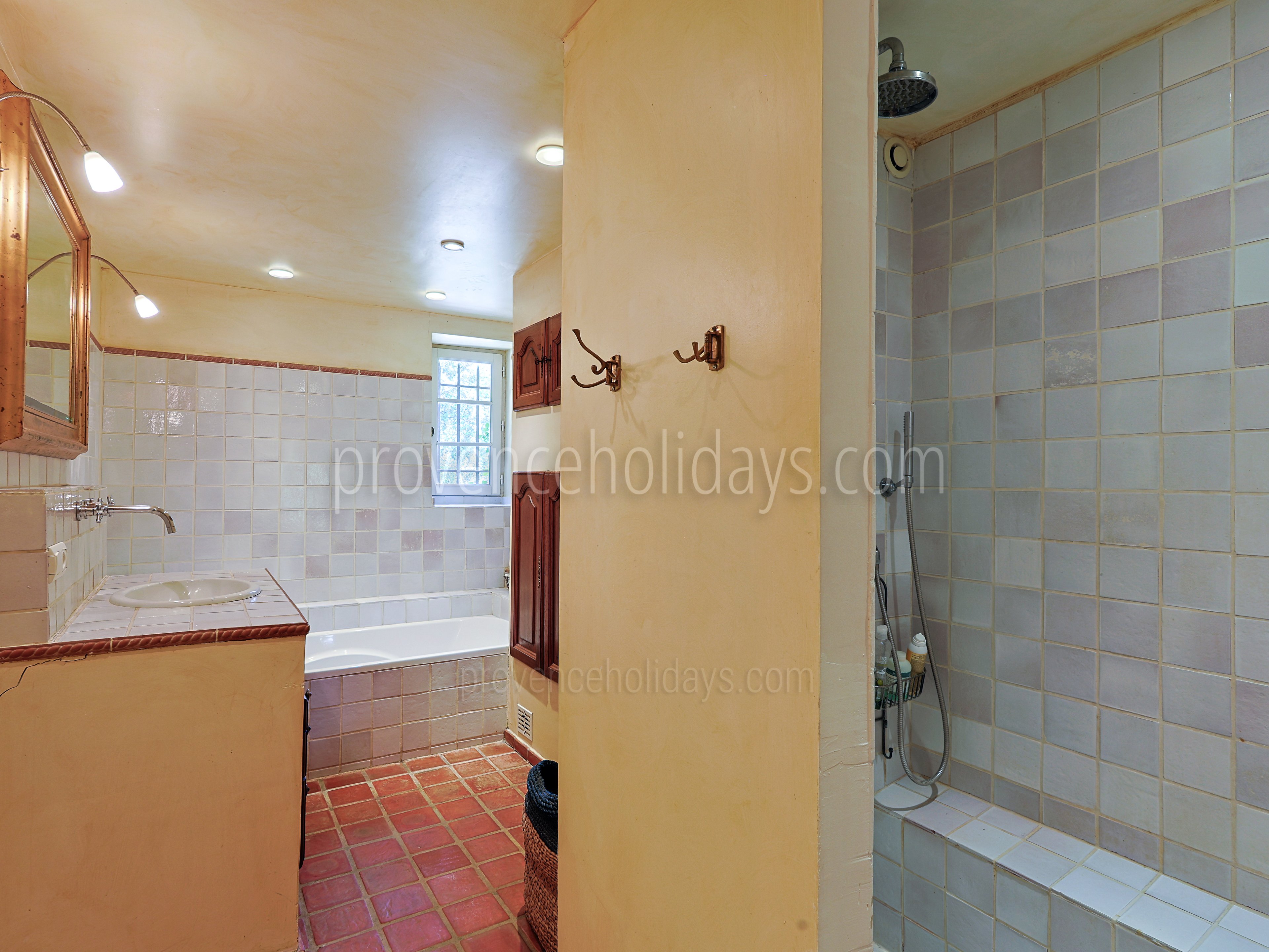 16 - Bastide Althaea: Villa: Bathroom