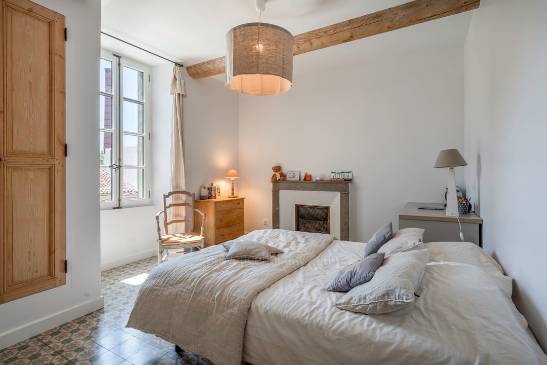 24 - La Vieille Grange: Villa: Bedroom 1