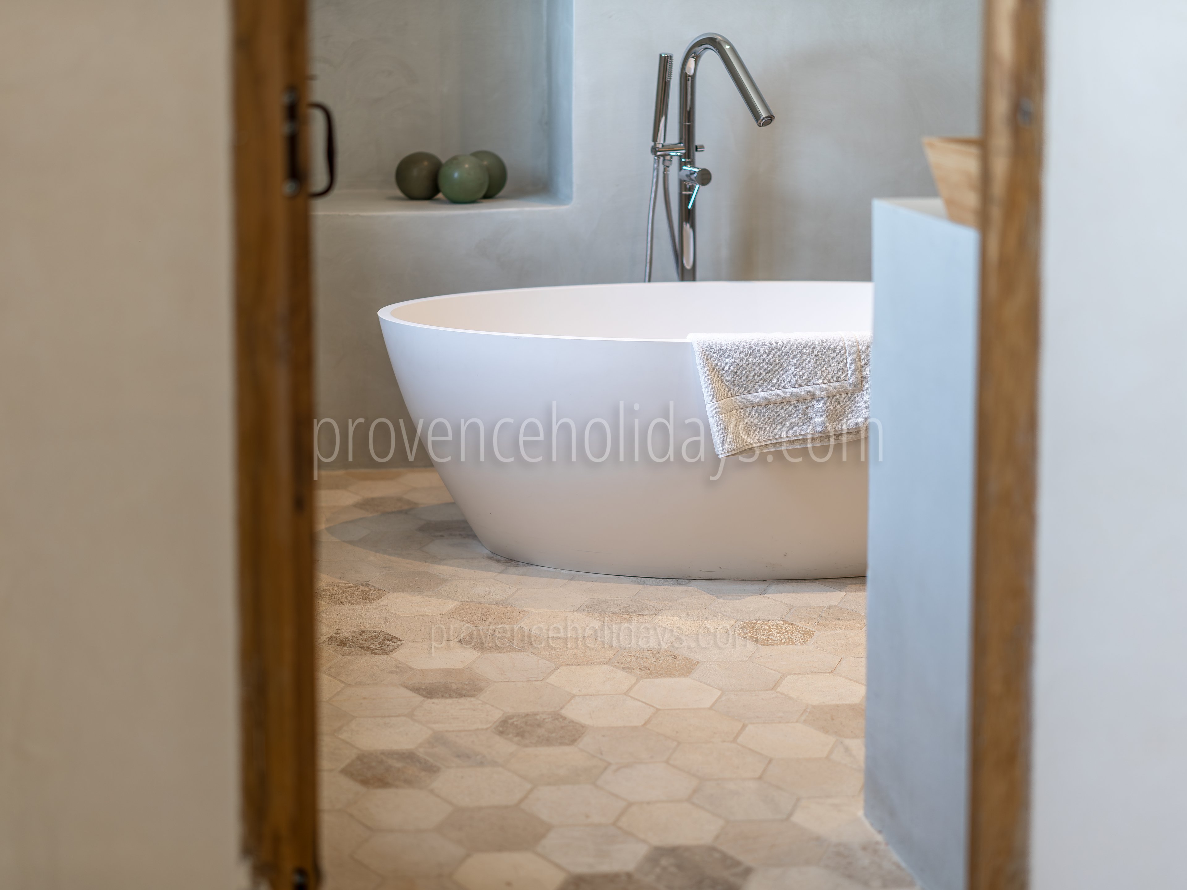22 - Mas des Chênes: Villa: Bathroom
