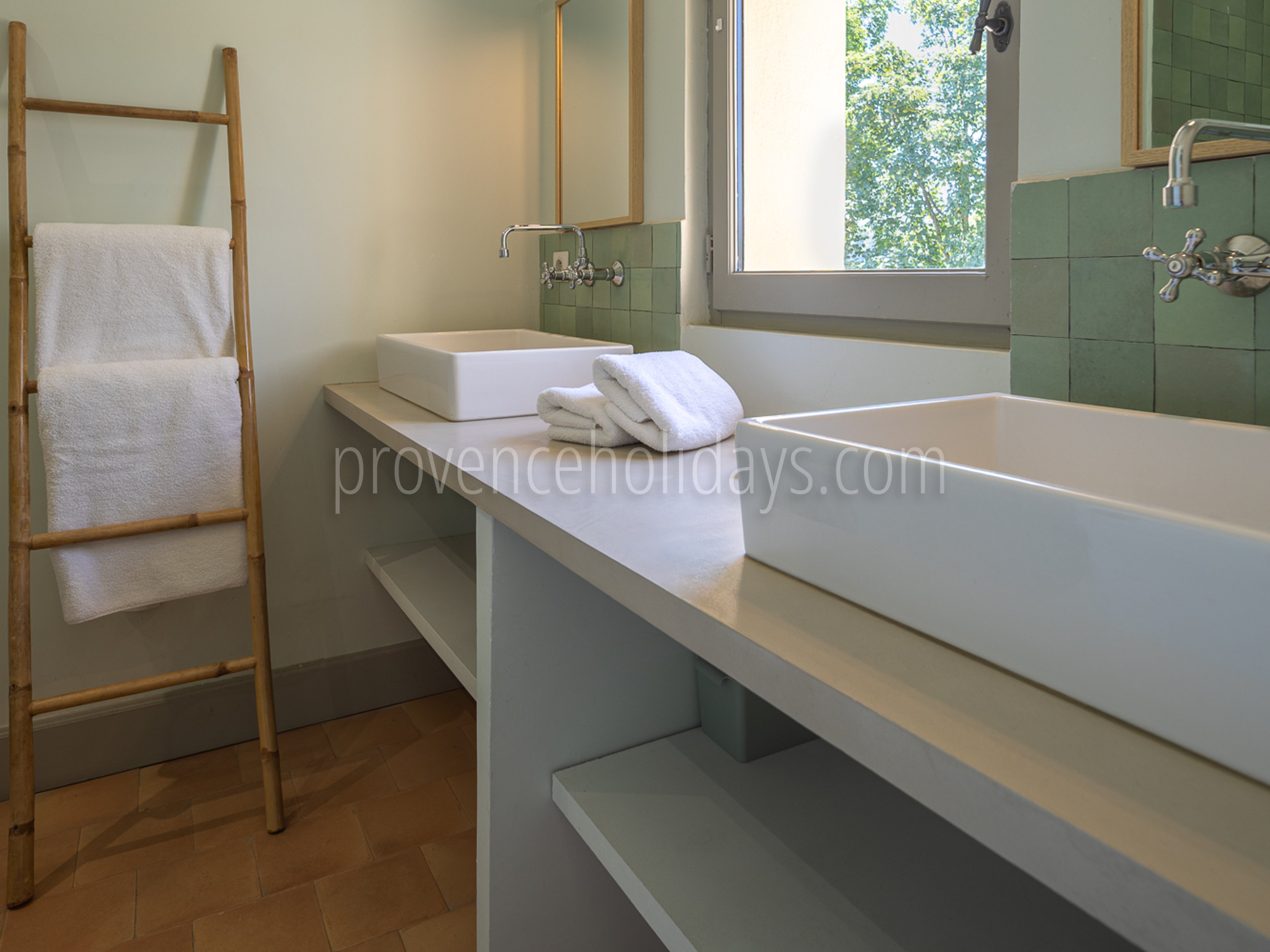 11 - Mas du Lierre: Villa: Bathroom