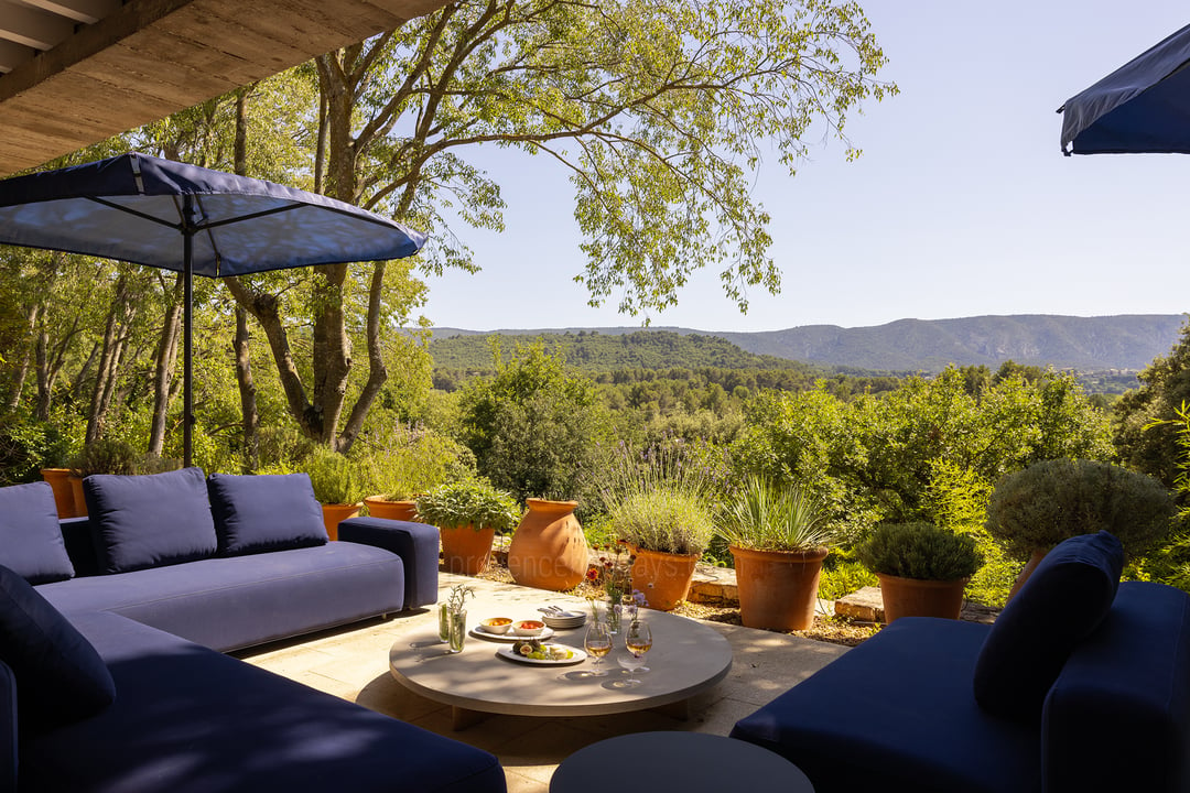 Luxe gerenoveerde Mas met panoramisch zicht op Ménerbes