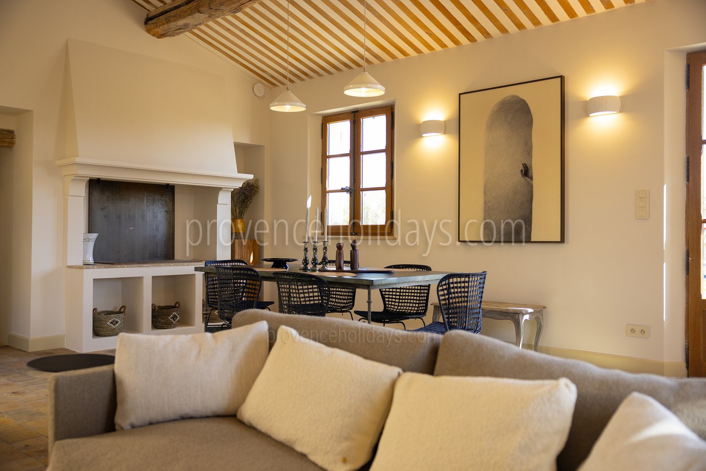 15 - Mas du Rocher: Villa: Interior