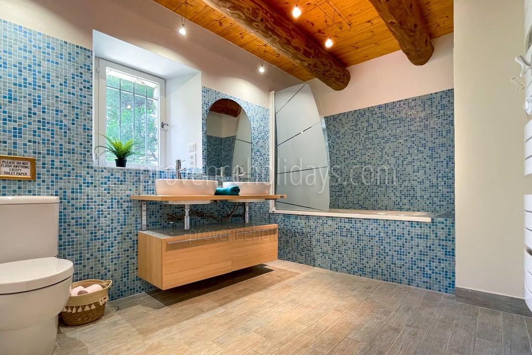 56 - Le Mas Chopin: Villa: Bathroom