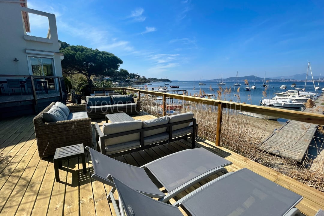 7 - Villa Les Pieds Dans L\'eau: Villa: Exterior