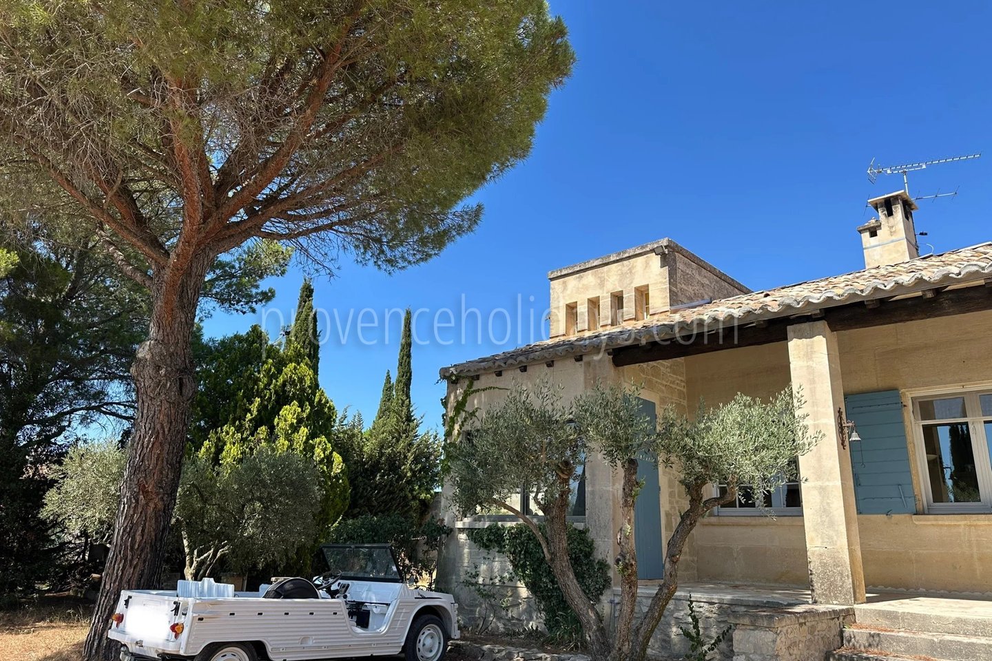 1 - Gerenoveerd huis in Fontvieille: Villa: Exterior