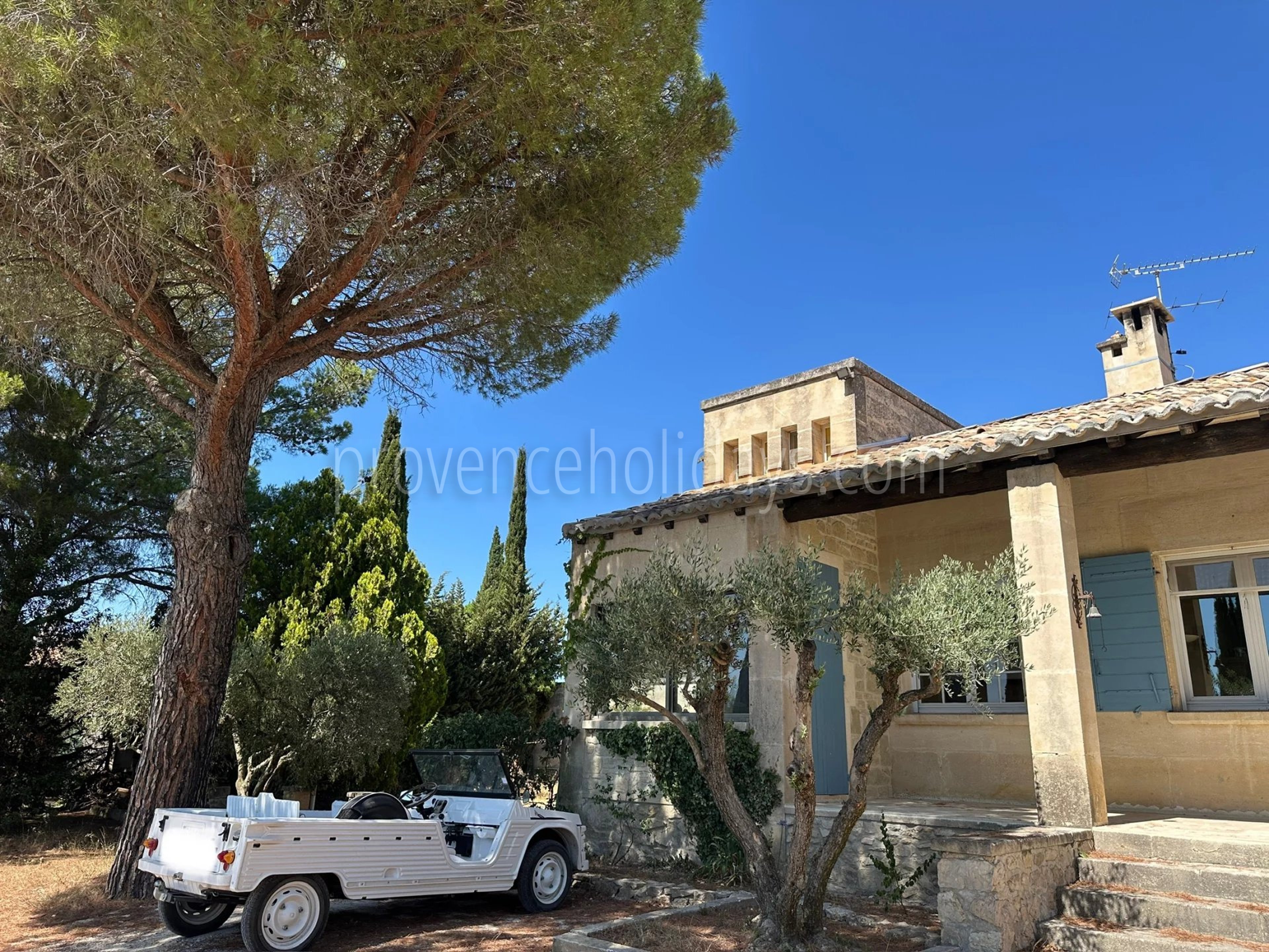 1 - Gerenoveerd huis in Fontvieille: Villa: Exterior