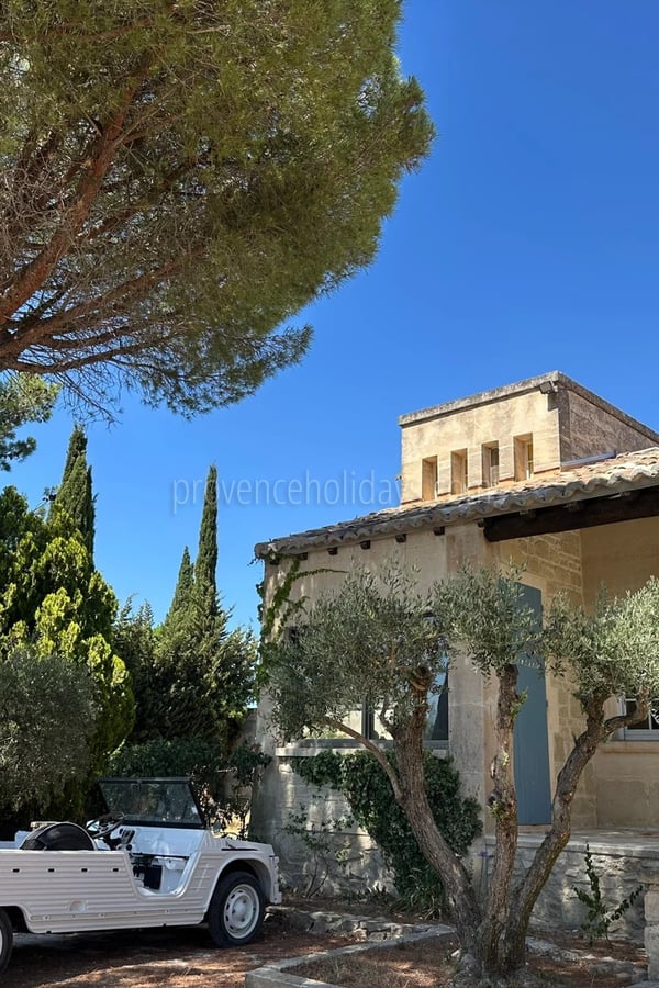 1 - Renovated house in Fontvieille: Villa: Exterior