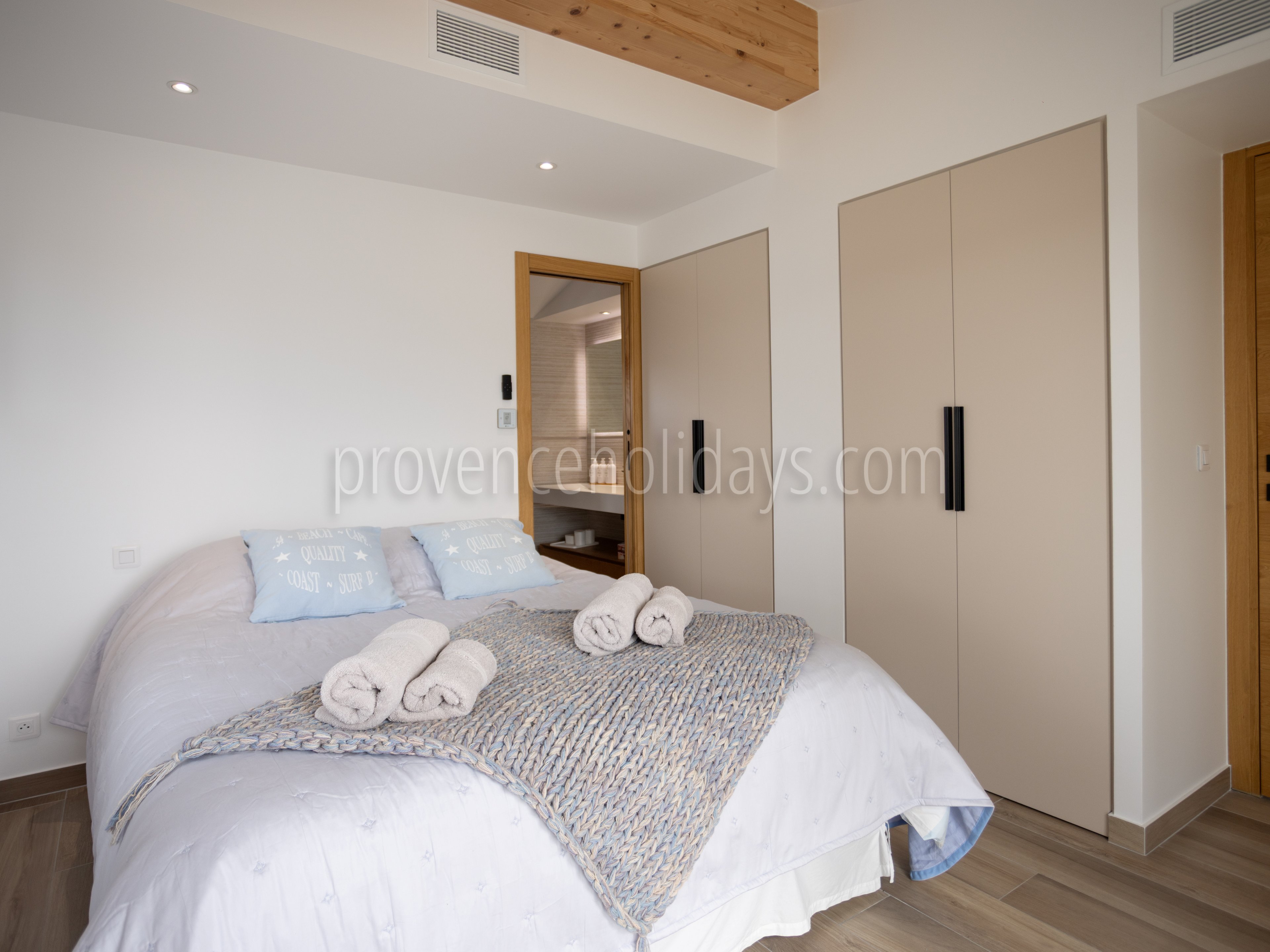 16 - Villa les Deux Frères: Villa: Bedroom