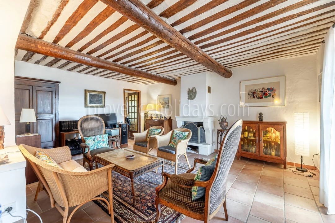 14 - Stone farmhouse in Saint-Saturnin-lès-Apt: Villa: Interior