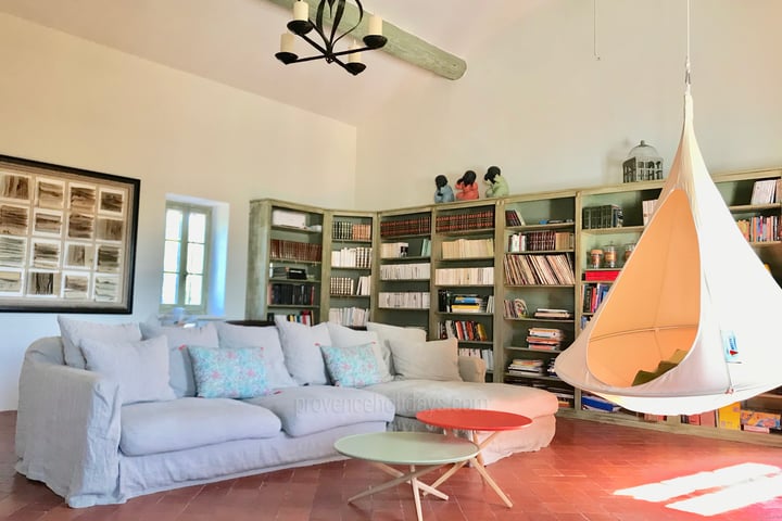 11 - Provence retrouvée: Villa: Interior