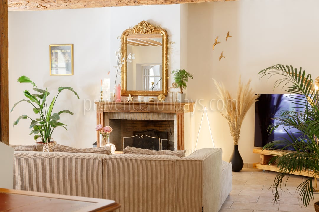 21 - Le Mas Chopin: Villa: Interior