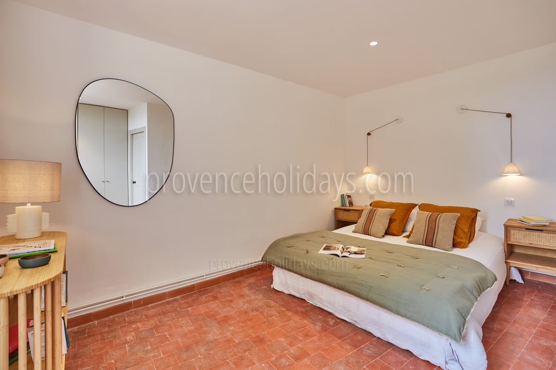 7 - La Maison de Goult: Villa: Bedroom