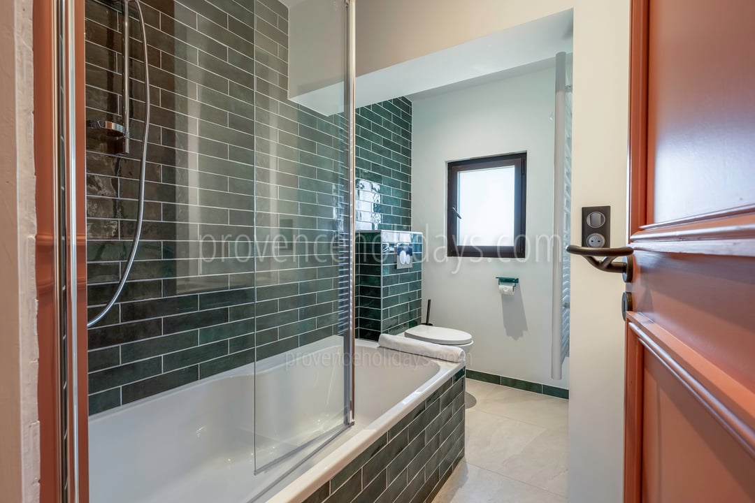 21 - Mas du Repos: Villa: Bathroom 2