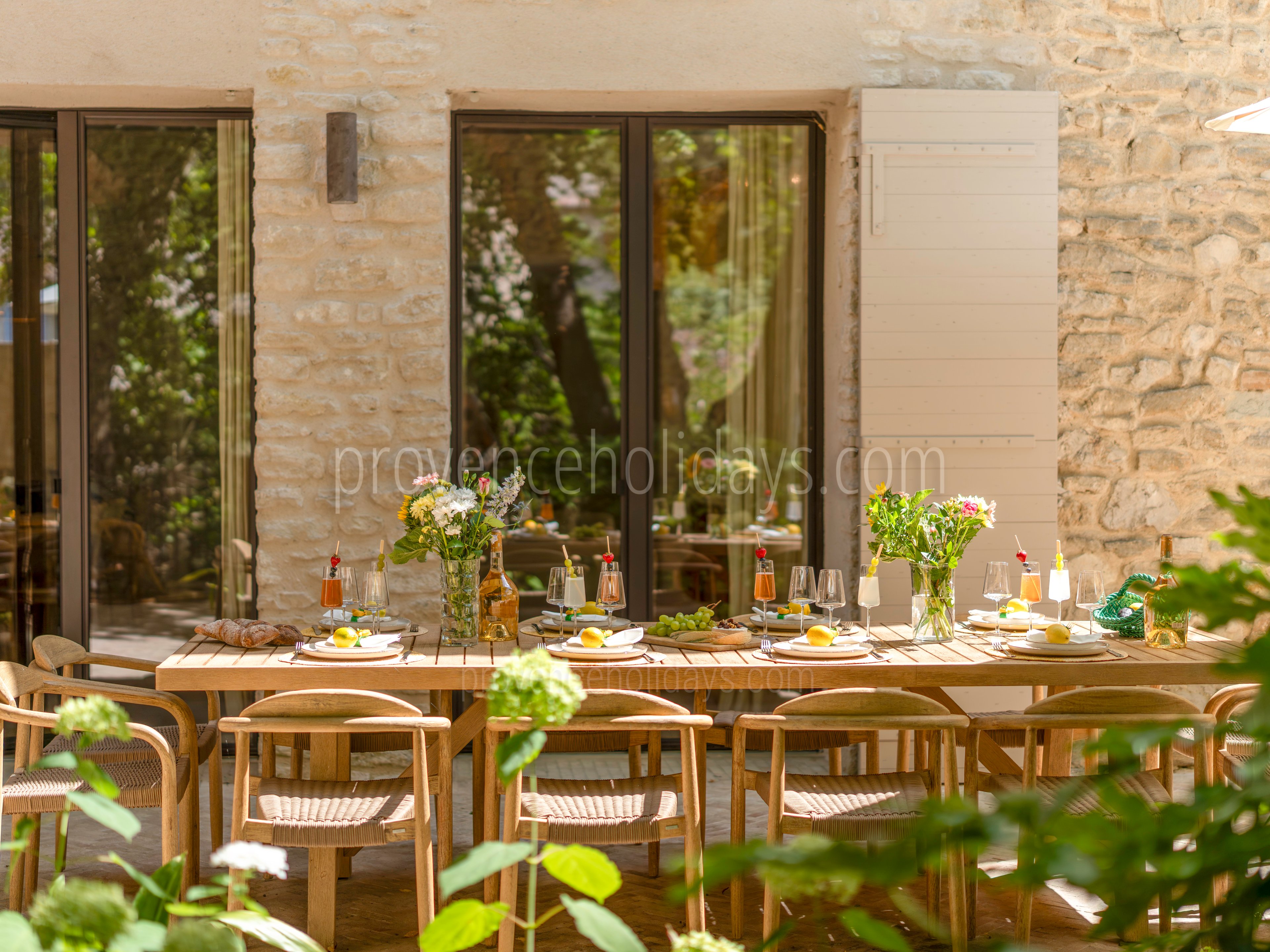 46 - Domaine de la Sorgue: Villa: Exterior
