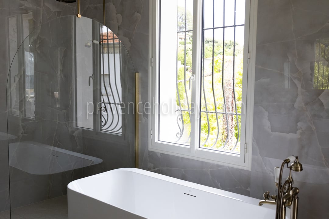 16 - Villa des Sables: Villa: Bathroom