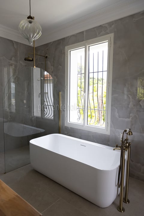 16 - Villa des Sables: Villa: Bathroom