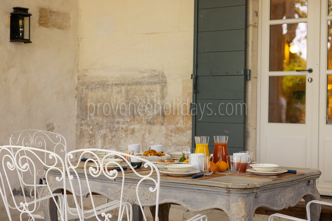 35 - Bastide Mouriès: Villa: Exterior