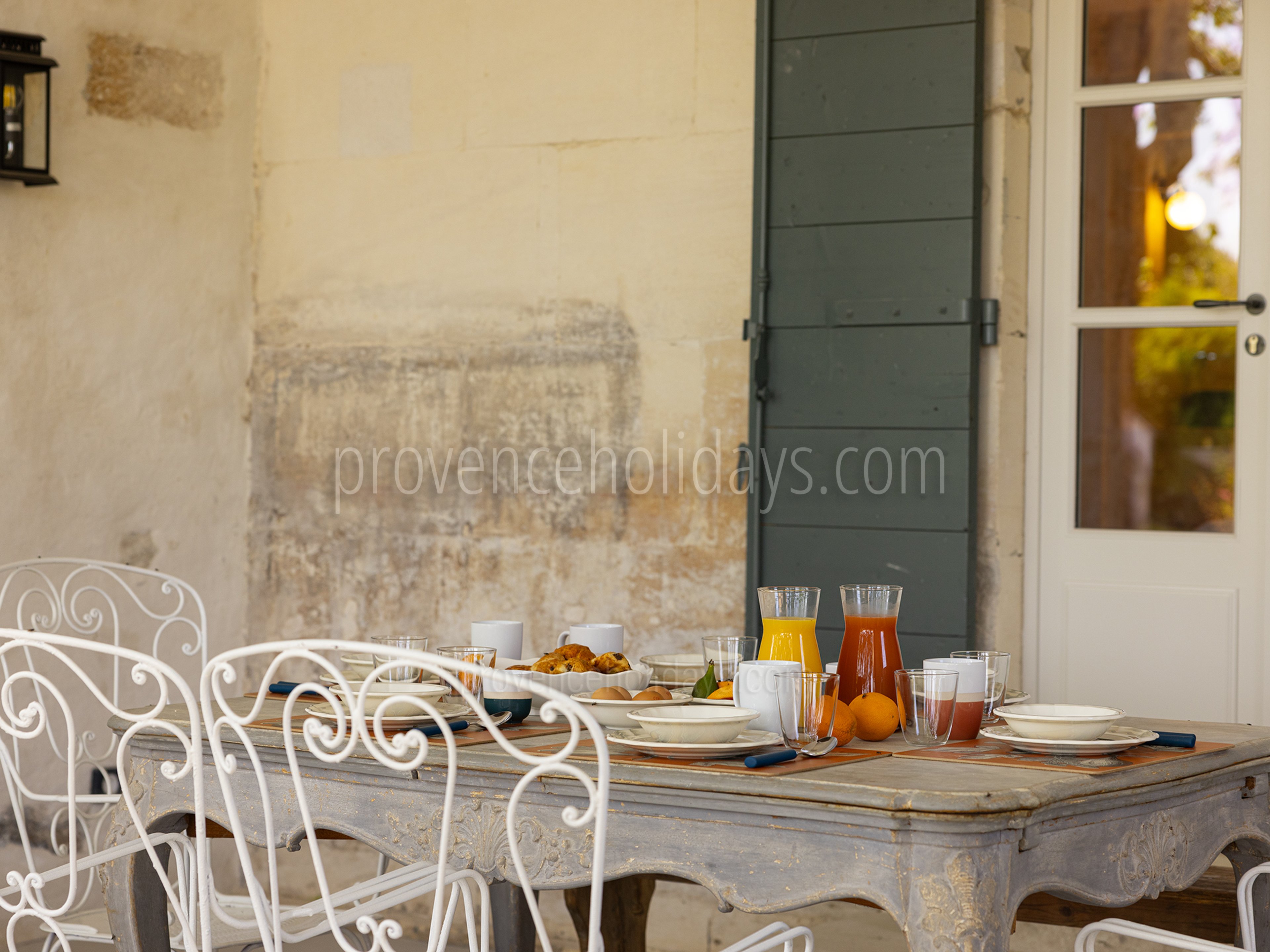 35 - Bastide Mouriès: Villa: Exterior