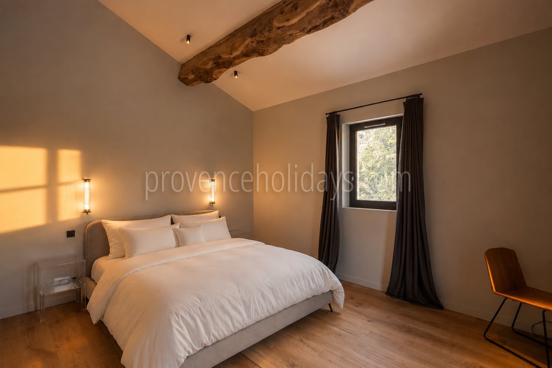 95 - Le Loup des Alpilles: Villa: Bedroom