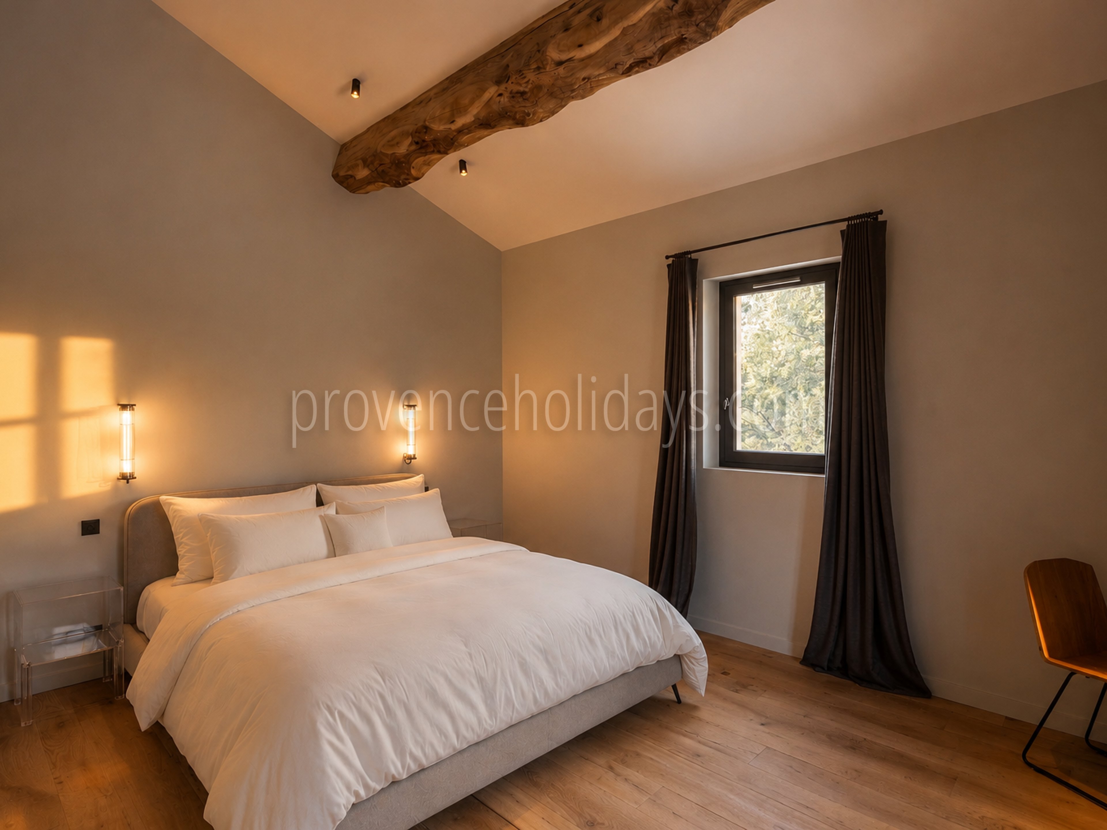 95 - Le Loup des Alpilles: Villa: Bedroom