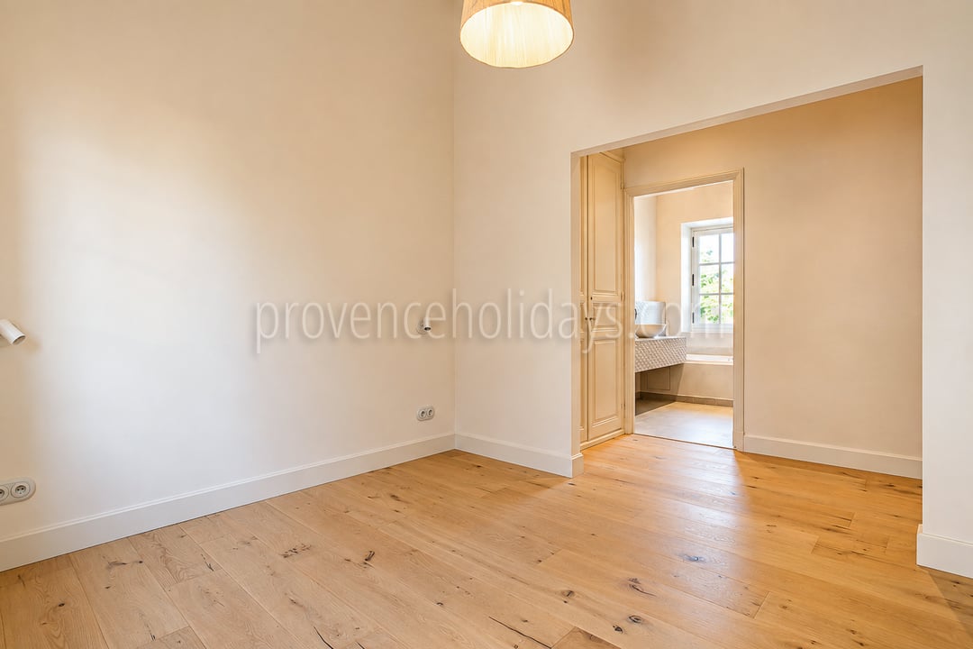 25 - Renoviertes Dorfhaus in Maussane-les-Alpilles: Villa: Bedroom