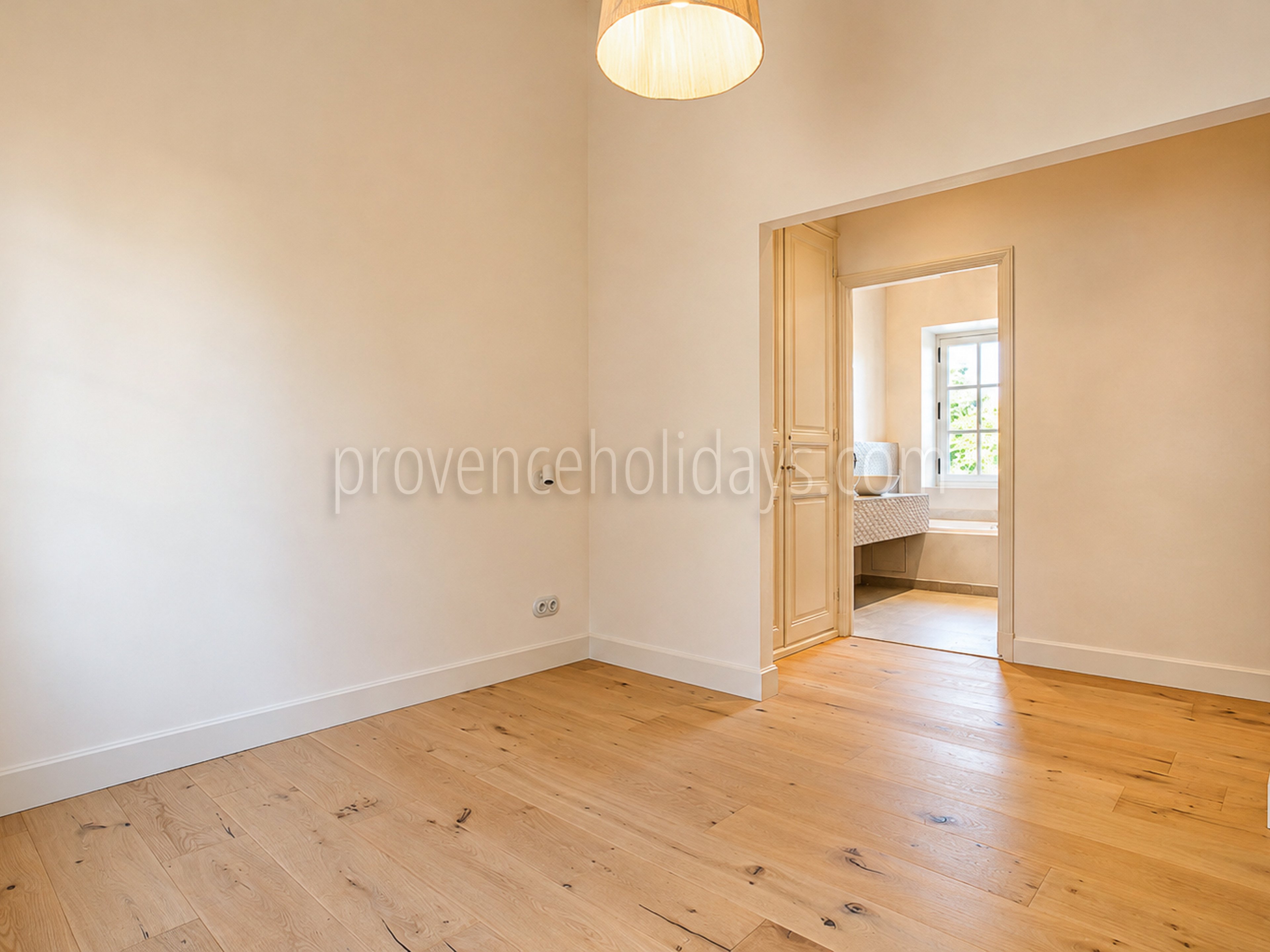 25 - Renoviertes Dorfhaus in Maussane-les-Alpilles: Villa: Bedroom