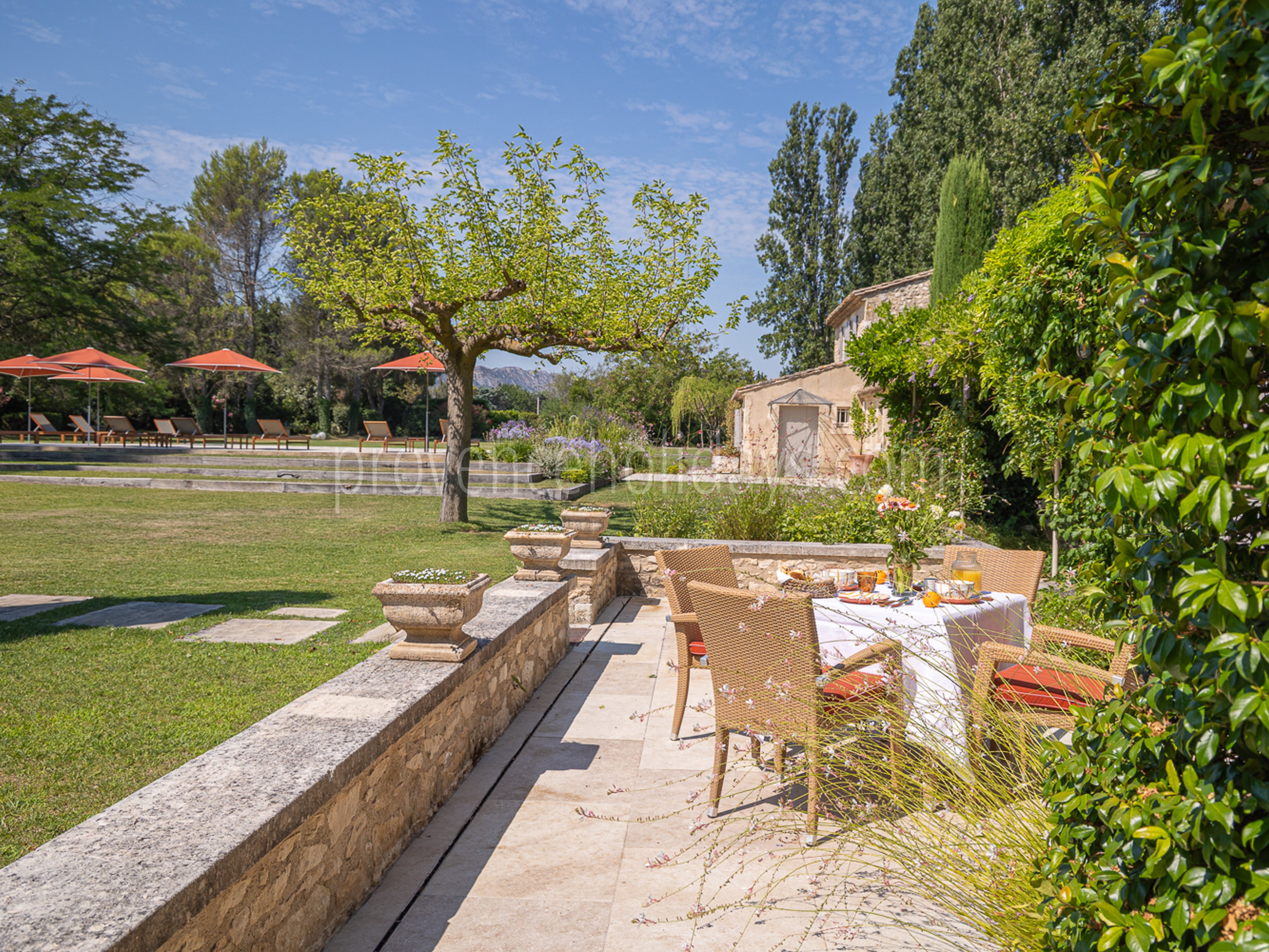 31 - Le Mas des Magnans: Villa: Exterior