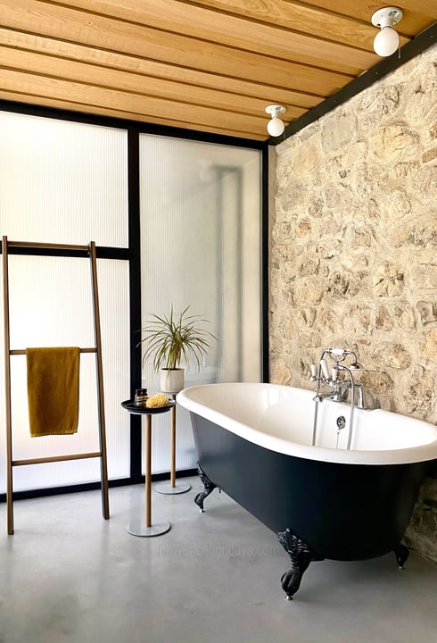 28 - Mas Villard: Villa: Bathroom