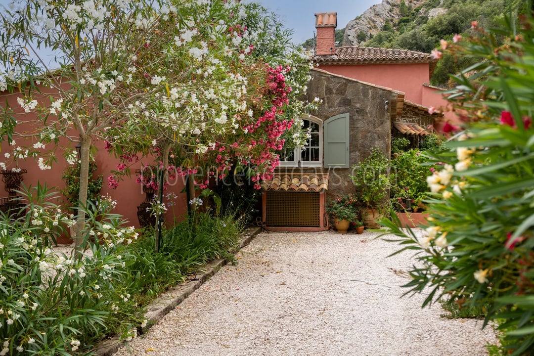 88 - Villa with sauna in La Garde-Freinet: Villa: Exterior